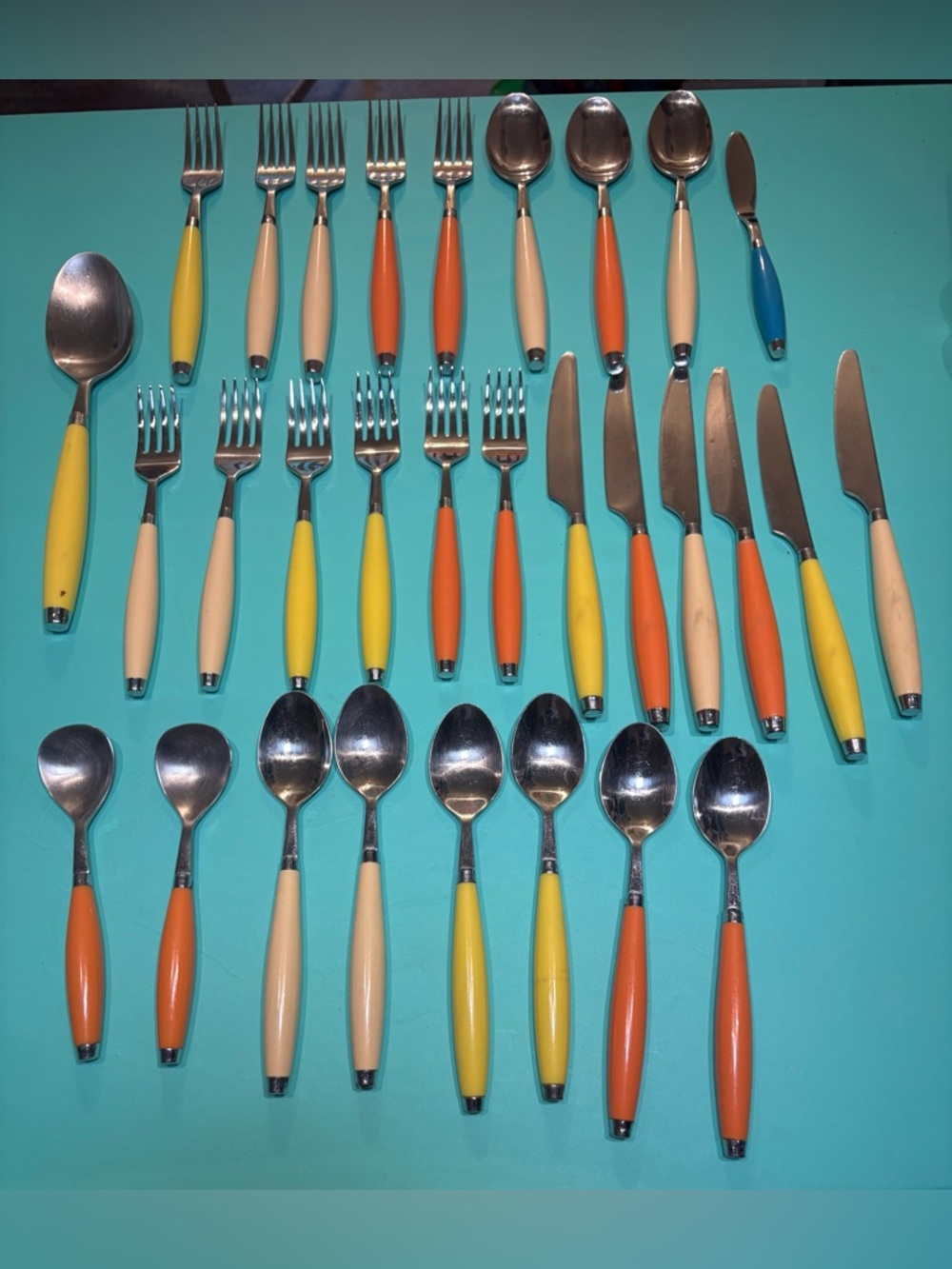 Lot Of 30 pcs Fiesta Flatware Homer Laughlin - Yellow Orange Ivory